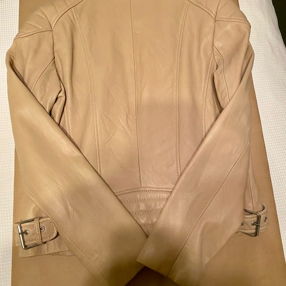 Beautiful Leather Jacket - Picture 3 of 3